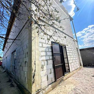 Продам 2-х этажный таунхаус на Ленпоселке. (213-802)