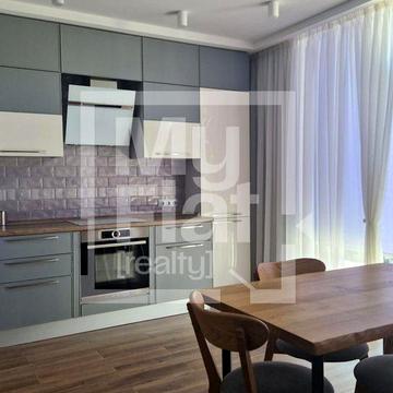 Продаж 3к квартири 85.7 кв. м  на вул. Набережно-Рибальска дорога 9