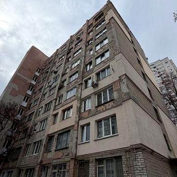 Квартира поруч з метро