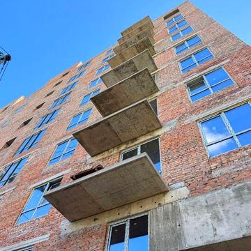 Найбільша трьохкімнатна квартира в центрі за вигідною ціною, котлом у спальному районі