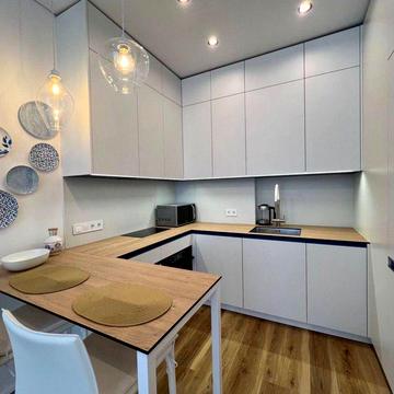 Продам класну євродвушку з новим ремонтом в новобудові. Бізнес клас.