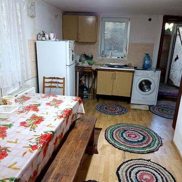 Здам пів будинка в районі лікарні