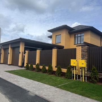 Ідеальний будинок Білогородка з чорновими роботами, ГАЗ! Від забудовника! БЕЗ комісії! Готовий до ремонтних робіт! 9 соток земельна ділянка