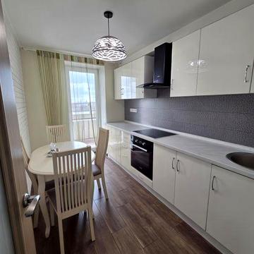 Продам 2 х комнатную квартиру с ремонтом , Авангард