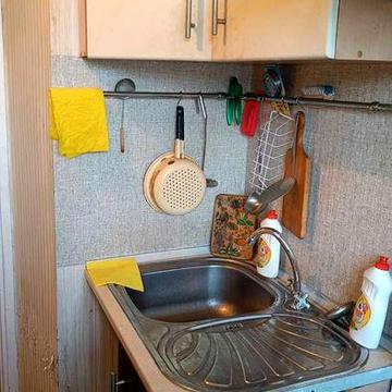 Здам в оренду маленьку1кімнатну готельну на Борщагівці 4\9ц Коласа 1а