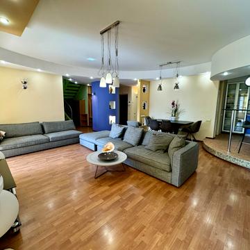 Тіниста вул., 15