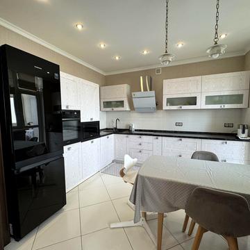 Миколи Бажана просп., 8-Б