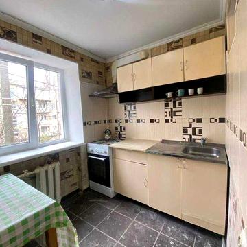 Продам трикімнатну квартиру на Черемушках, вул. Варненська