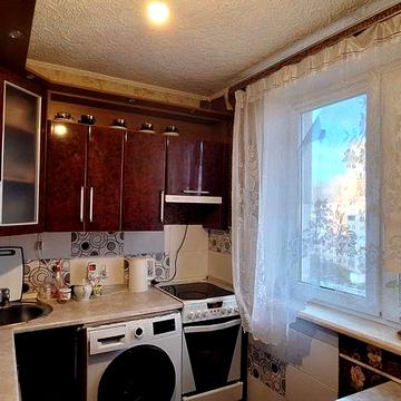 Продам 3 кімнатна квартира біля метро Олексіївська