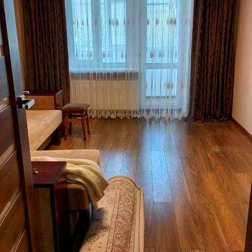 Продається двокімнатна квартира в центрі міста від власника.