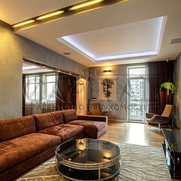 Липська 19/7 Липки Продається ексклюзивний дворівневий дизайнерський пентхаус із захоплюючим панорамним видом на історичний центр Києва.