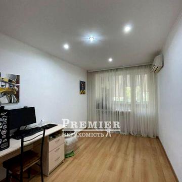 Продаж 3к Квартира Академіка Корольова вулиця