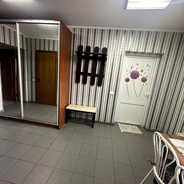 Здається 2 кімнатна квартира біля авторинку , в  Голосієвському районі