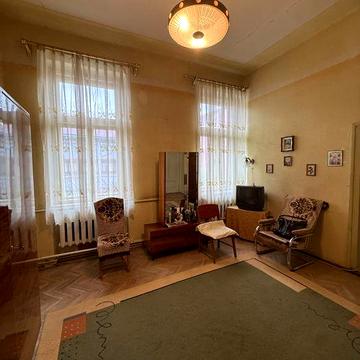 Продається 2 кімнатна квартира в центрі міста