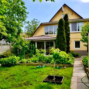 Продам будинок с.Українка,річка Стугна.Гараж,теплиця,сад