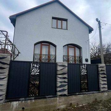 Готовий з ремонтом дім в неймовірно гарній локаціі по привабливій ціні