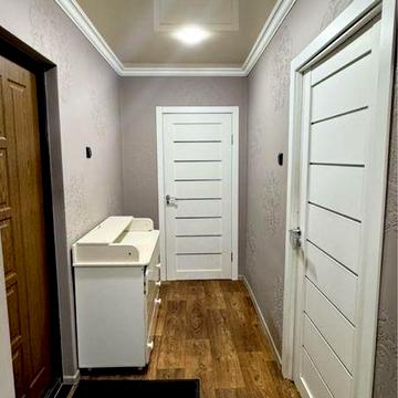 Продаж. 2-кімн. 10 мкр-н. Кінотеатр Мир.