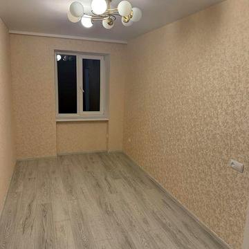 Двохкімнатна квартира з ремонтом середній поверх