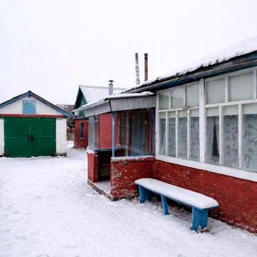 Затишний газифікований будинок у Карлівці з гаражем і ділянкою — готовий для життя