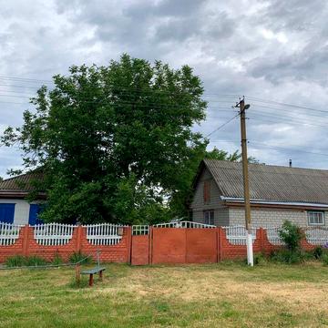 Приватний будинок в центрі села Мала Бурімка