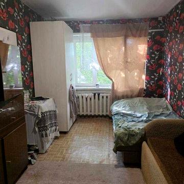 Продам просторную комнату в коммуне на Краснова.