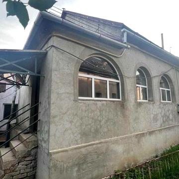 Напівособняк ЦЕНТР міста вул. Духновича 85 кв м на 1,5 сот і гараж з підвалом