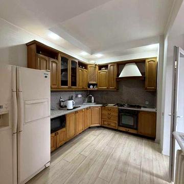 4-кімнатна 120 м² біля 5 школи, з ремонтом,2/4 поверх, цегляний будинок