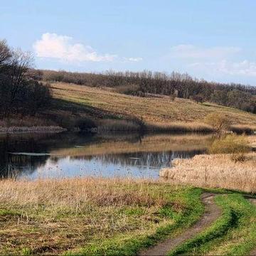 Продам дачный участок возле озера с контейнерами