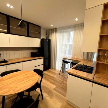 Оренди двушки біля Майдану в новобудові бізнес класу