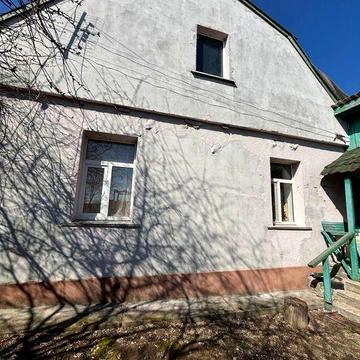 Просторий будинок з великою ділянкою в Мироцькому!