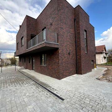 Продаж будинку (котеджу) преміум якості з величезною терасою на даху Винники