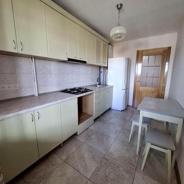 Сдам в долгосрочную аренду 3х комнатную в центре