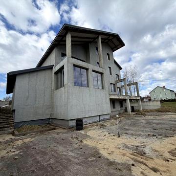 Просторий будинок  в с. Басівка —· Басейн · Кінотеатр · Тренажерний зал