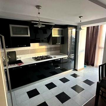 Здам  3 кімнатну студію в центрі з джакузі