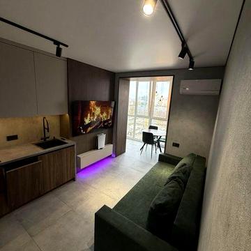 Двокімнатна квартира-студія, в центрі міста 50кв. БЕЗ РІЄЛТОРА