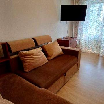 Оренда  затишної трьошки в районі площі 700-річчя, по Амброса 147