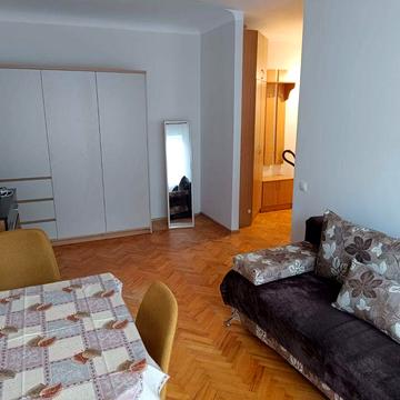 Власник . Здаеться 1 кім.квартира центр.