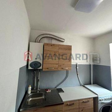 Готова до заселення однокімнатна квартира з новим диваном