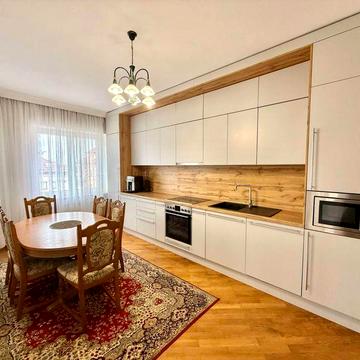 Оренда 1/2 будинку в шикарному районі міста