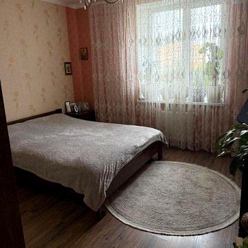 Простора 3-кімнатна квартира з ремонтом у центрі Поділля