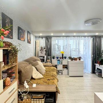 Русанівська наб., 22 квартира 3 поверх  Лівобережна 64500$