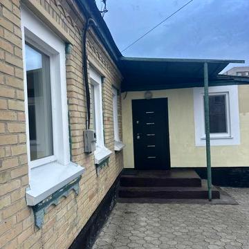 Пропонуємо до продажу будинок на Казбеті з великою земельною ділянкою