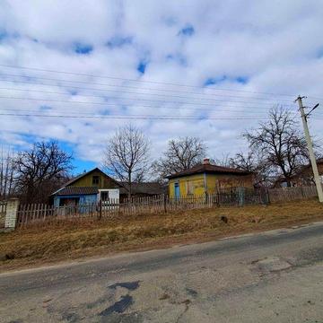Продається земельна ділянка з будинком у  мальовничому селі