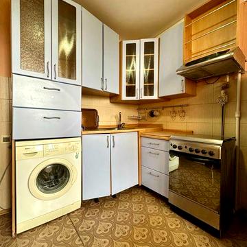 Романа Мстиславича 16, 1к, ГАЗ, низький поверх, парк Перемога, м Дарниця 10хв