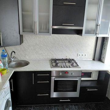 Сдам 2х комнатная квартира. По проспекту соборний. Район анголенко.