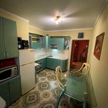 1 этаж сдам двухкомнатную квартиру Таирова Левитана