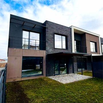 Сучасний таунхаус з гарним плануванням