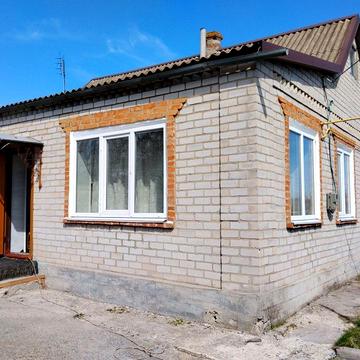 Трикімнатний будинок з газом, водою, світлом . смт Софіївка, Вишневе