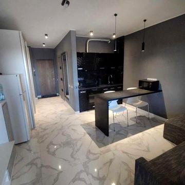 Світло 24/7.Квартира в новобудові з ремонтом. Метро під домом.