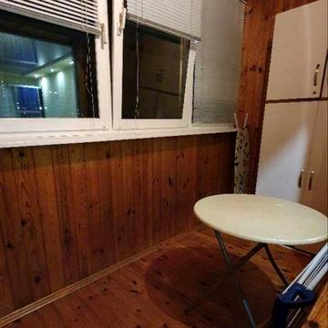 Продам однок. квартиру м. Позняки-2 мин.( є все необхідне для життя )